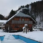 Forrest With A Pool Apartment *