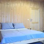 Forrest With A Pool Apartment *