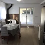 Forrest With A Pool Apartment