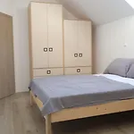 Apartment Forrest With A Pool Polhov Gradec