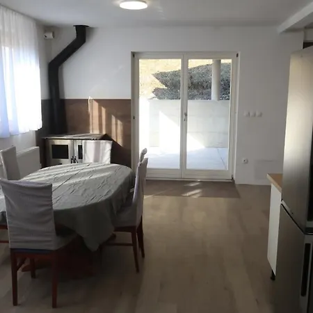 Forrest With A Pool Apartment