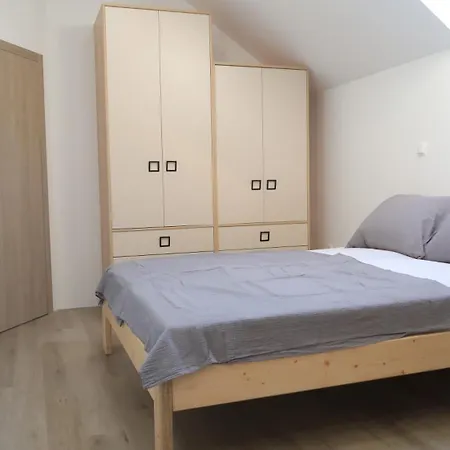 Apartment Forrest With A Pool Polhov Gradec